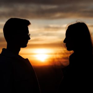 Um die Liebe kämpfen – wann es sich lohnt und wann Loslassen der bessere Weg ist